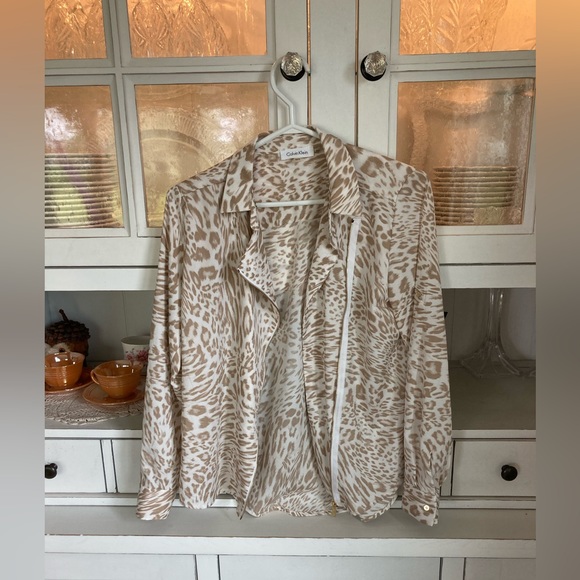 Calvin Klein shirt. - Picture 1 of 4